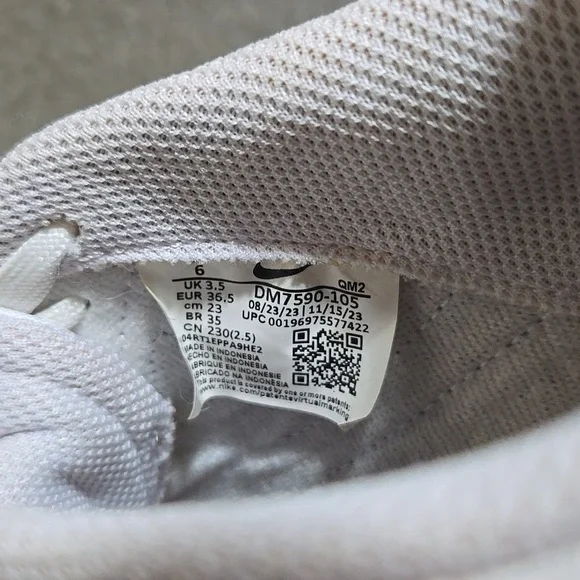 Nike White and Light Pink Casual Shoes - Picture 9 of 10